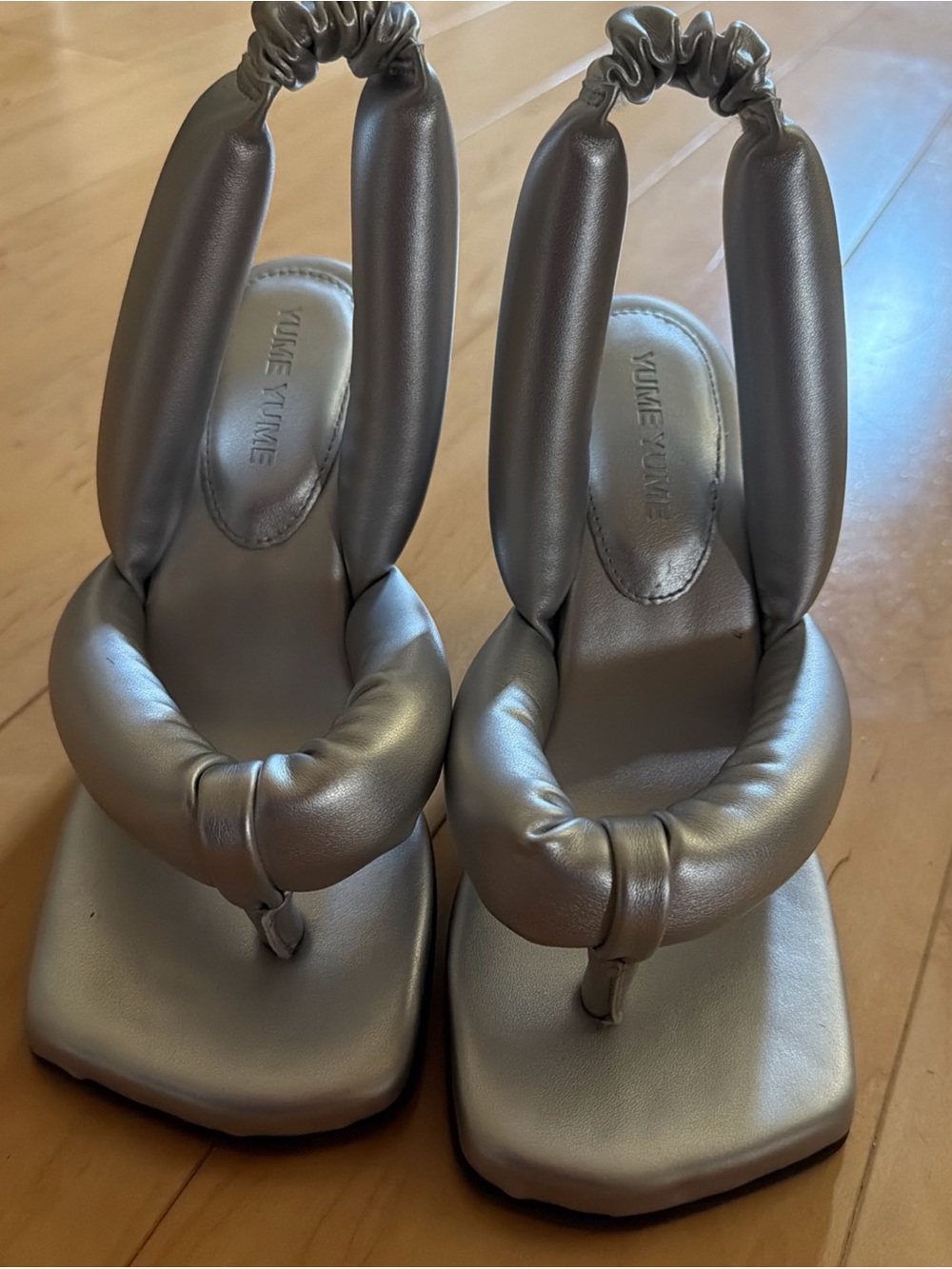 Yume Yume Metallic Silver Padded Toe-Post Sandals - Picture 7 of 7